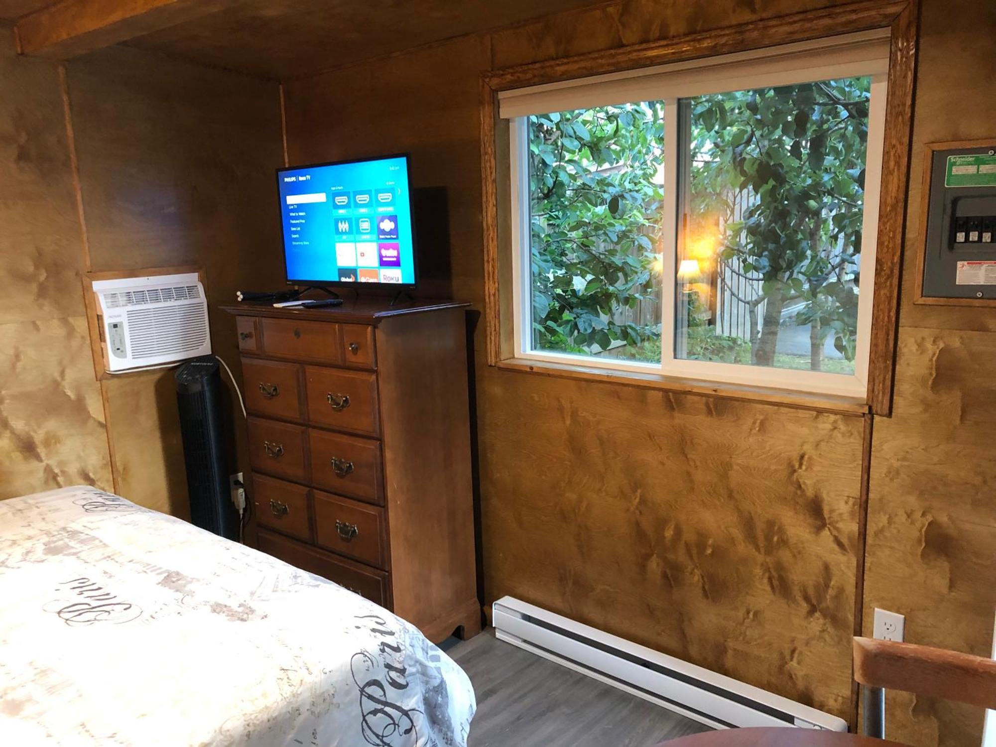 Shady Willow - Small Indipendent Units With Seperate Entrance * Chilliwack